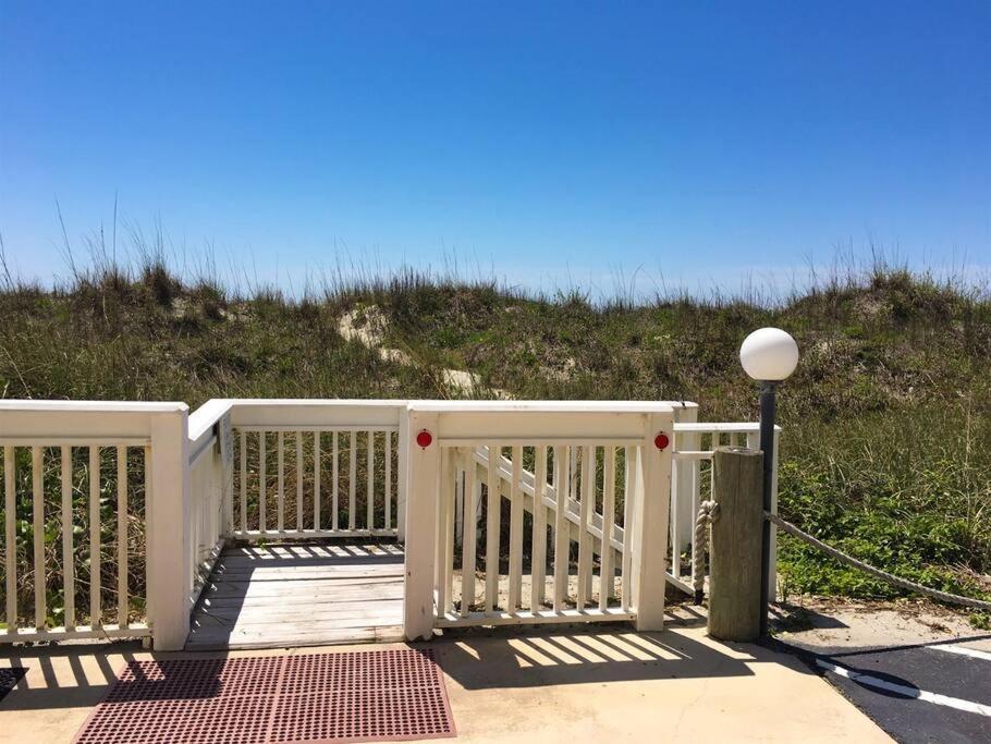 *2br Oceanfront Retreat*king Ensuite*pool*nmb Cherry Grove*pc4 Apartment