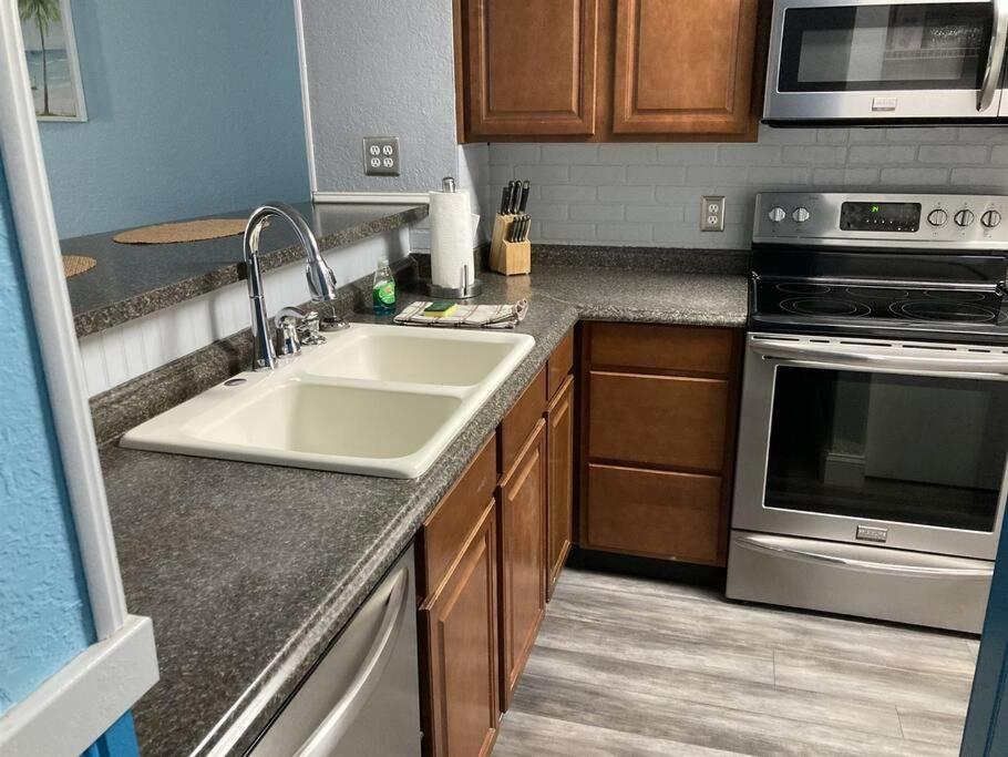 Apartment *renovated Townhouse*king Master*pool*steps To Sand*pt3 *