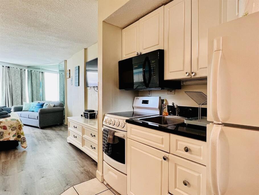 Apartment *comfy Condo*pools*hot Tubs*more*b49 *