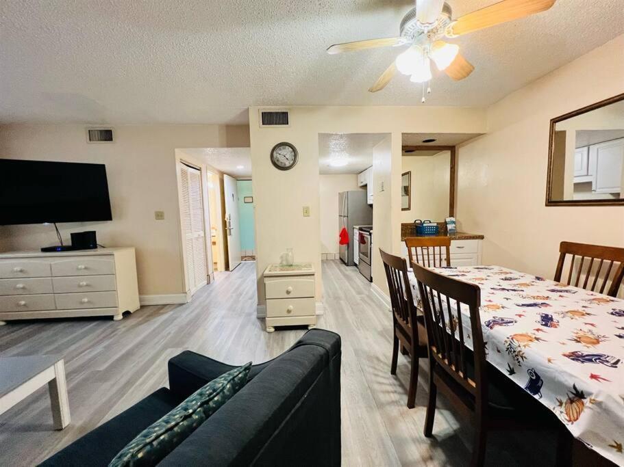 *a Family Retreat*pool*steps To The Beach*approved Dogs*d18-9 *