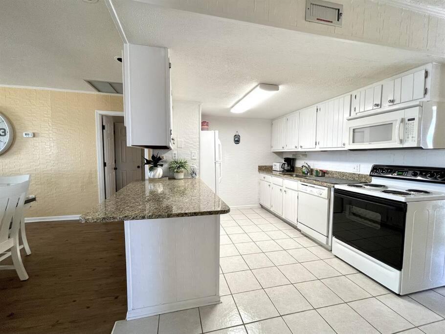 *oceanfront House On The Sand*6 Kings*12br, 12ba*private Hot Tub*sleep 36*pgp Apartment Myrtle Beach