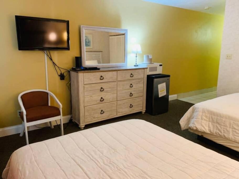 *delightful Family Retreat*pool, Steps To The Sand*h32-3 * Myrtle Beach