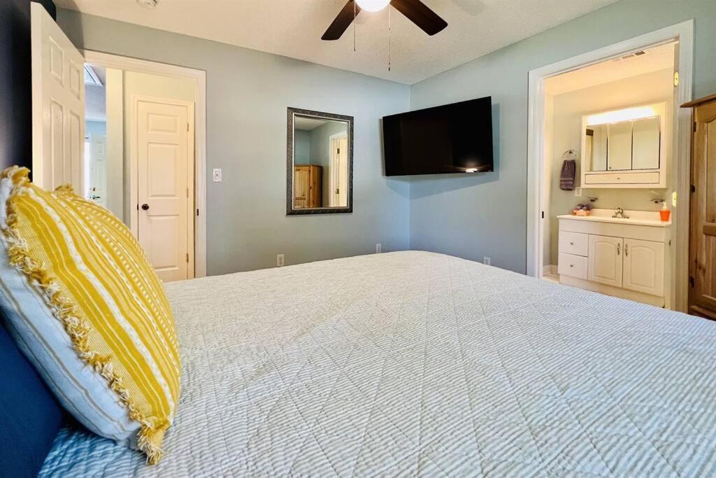 *comfy N. Myrtle House*3 New Queens*steps To The Beach*v384 Apartment Myrtle Beach