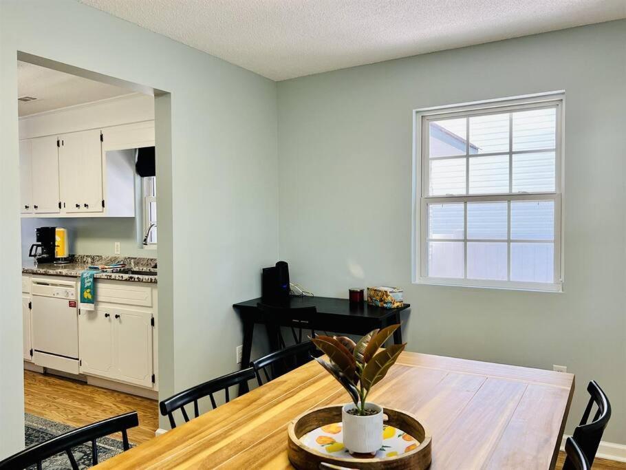 *comfy N. Myrtle House*3 New Queens*steps To The Beach*v384 Apartment