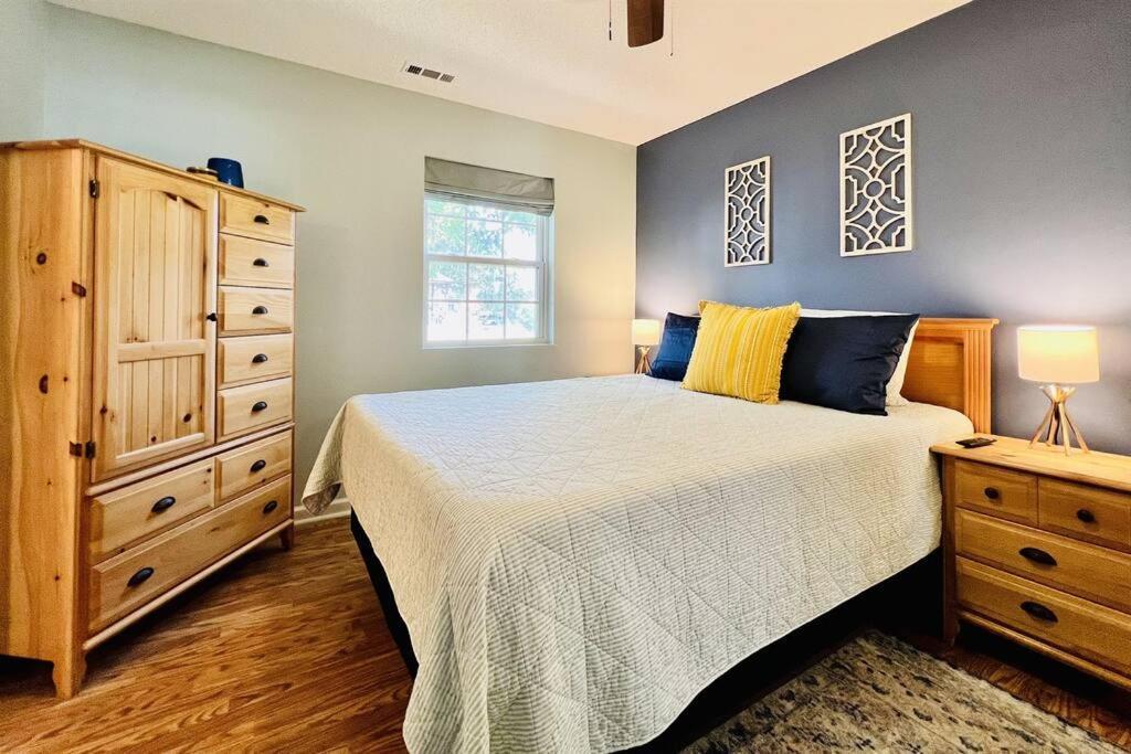 *comfy N. Myrtle House*3 New Queens*steps To The Beach*v384 Myrtle Beach
