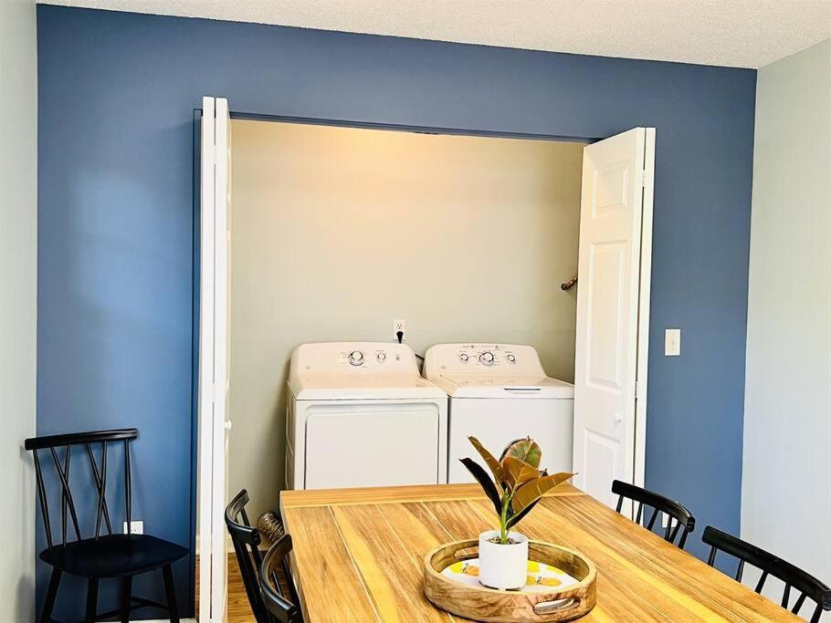 *comfy N. Myrtle House*3 New Queens*steps To The Beach*v384 Apartment Myrtle Beach