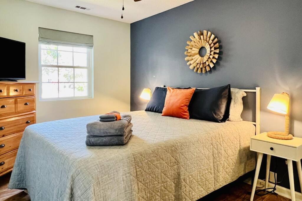 *comfy N. Myrtle House*3 New Queens*steps To The Beach*v384 * Myrtle Beach