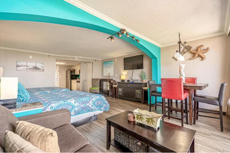 Ocean View Double Queen Suite! - Caravelle 508 - Sleeps 4 Guests! Holiday home *