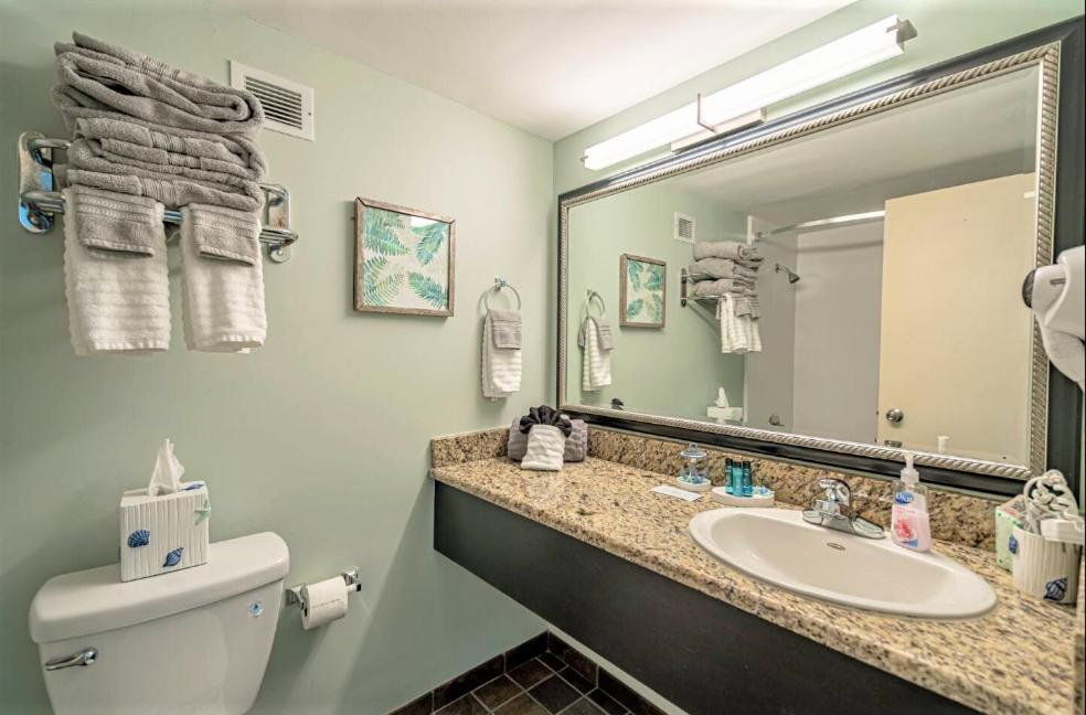 Landmark 1420 - Updated King Suite! Perfect For 2-4 People! Holiday home