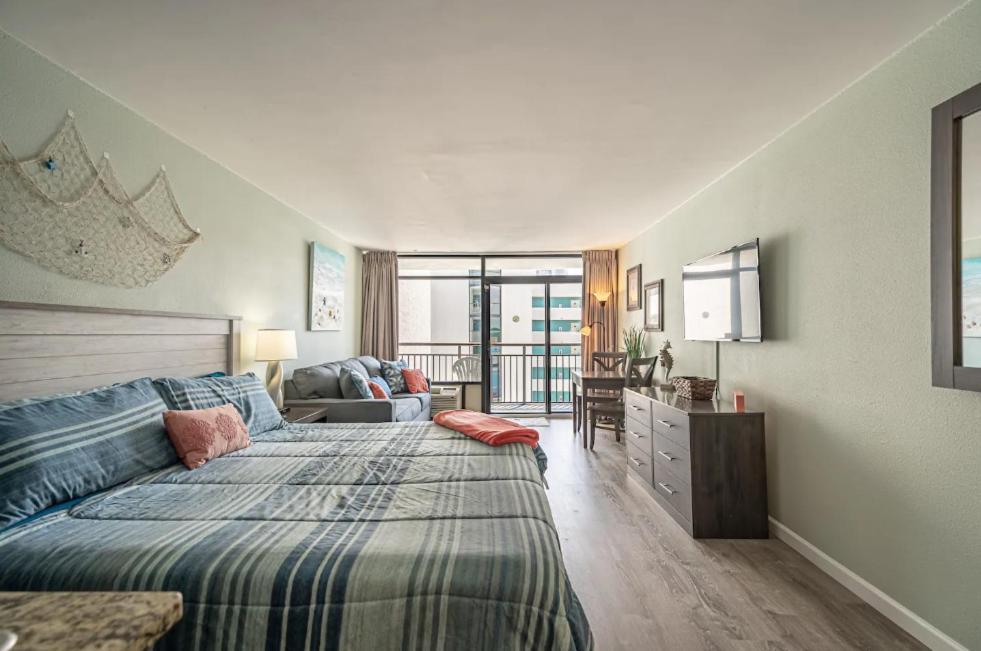 Landmark 1420 - Updated King Suite! Perfect For 2-4 People! Holiday home Myrtle Beach