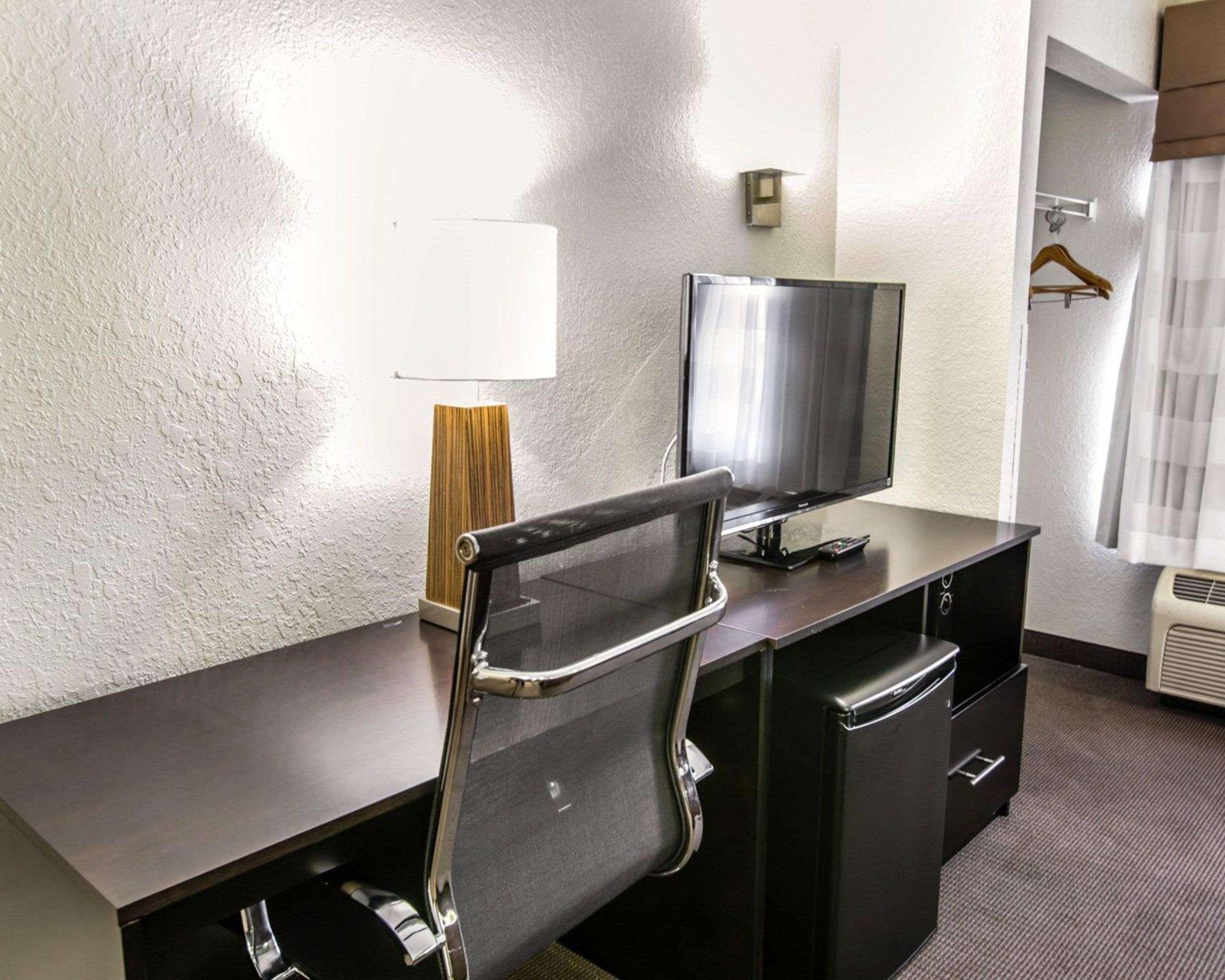 Hotel Sleep Near Outlets