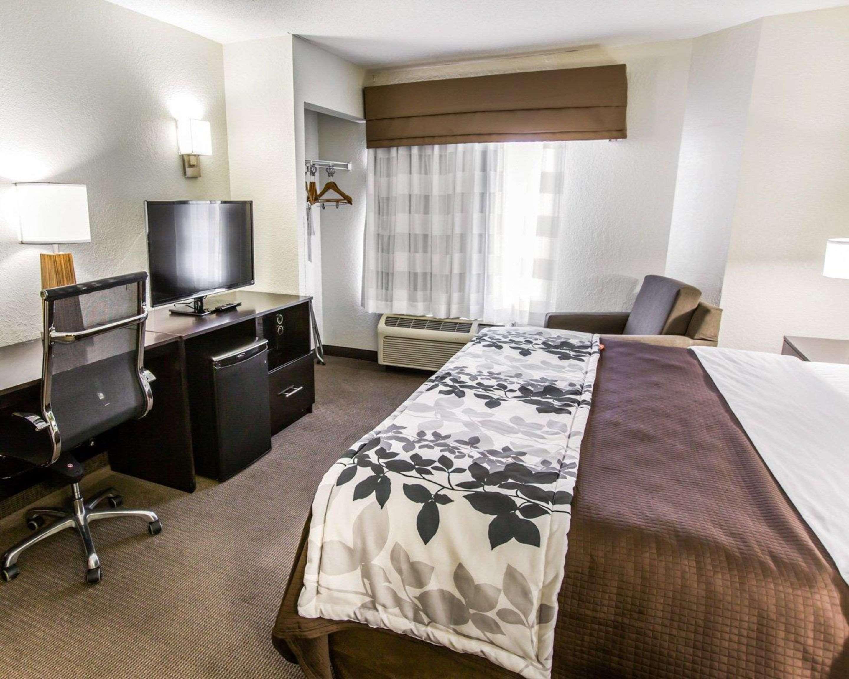 Hotel Sleep Near Outlets