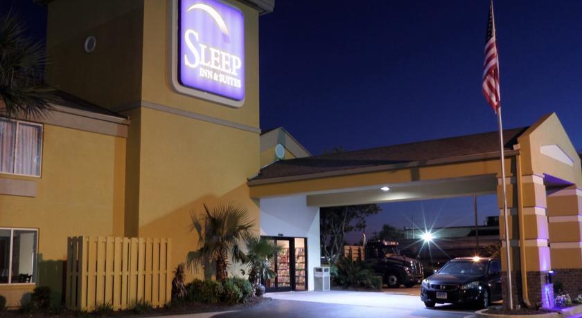 Sleep Near Outlets Hotel 2*