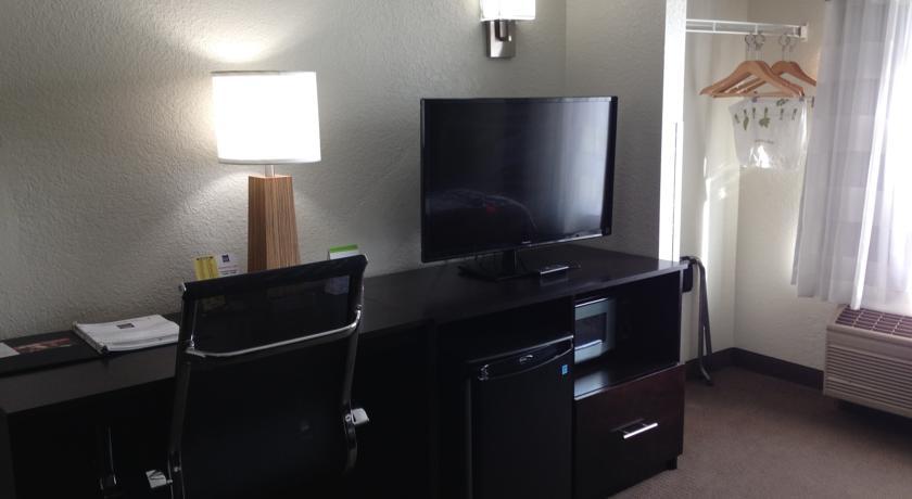 Hotel Sleep Near Outlets 2*