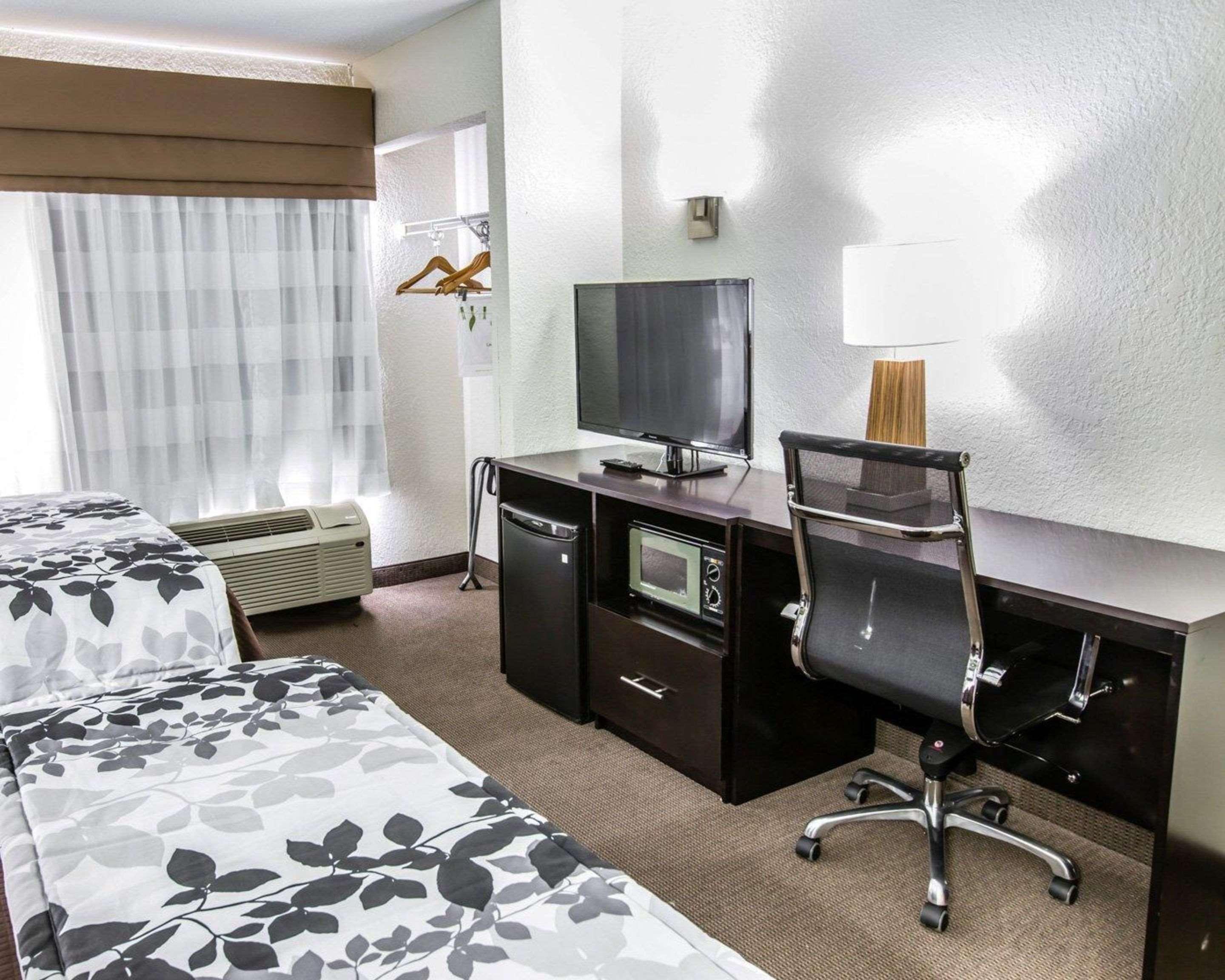 Sleep Near Outlets Hotel
