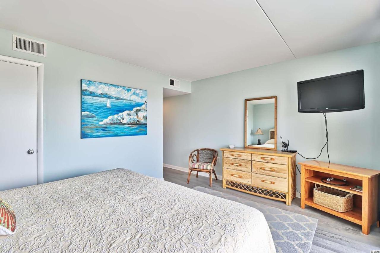 One Unit 302 - 3rd Floor Oceanfront - Sleeps 6! 2 Bed, 2 Bath Holiday home