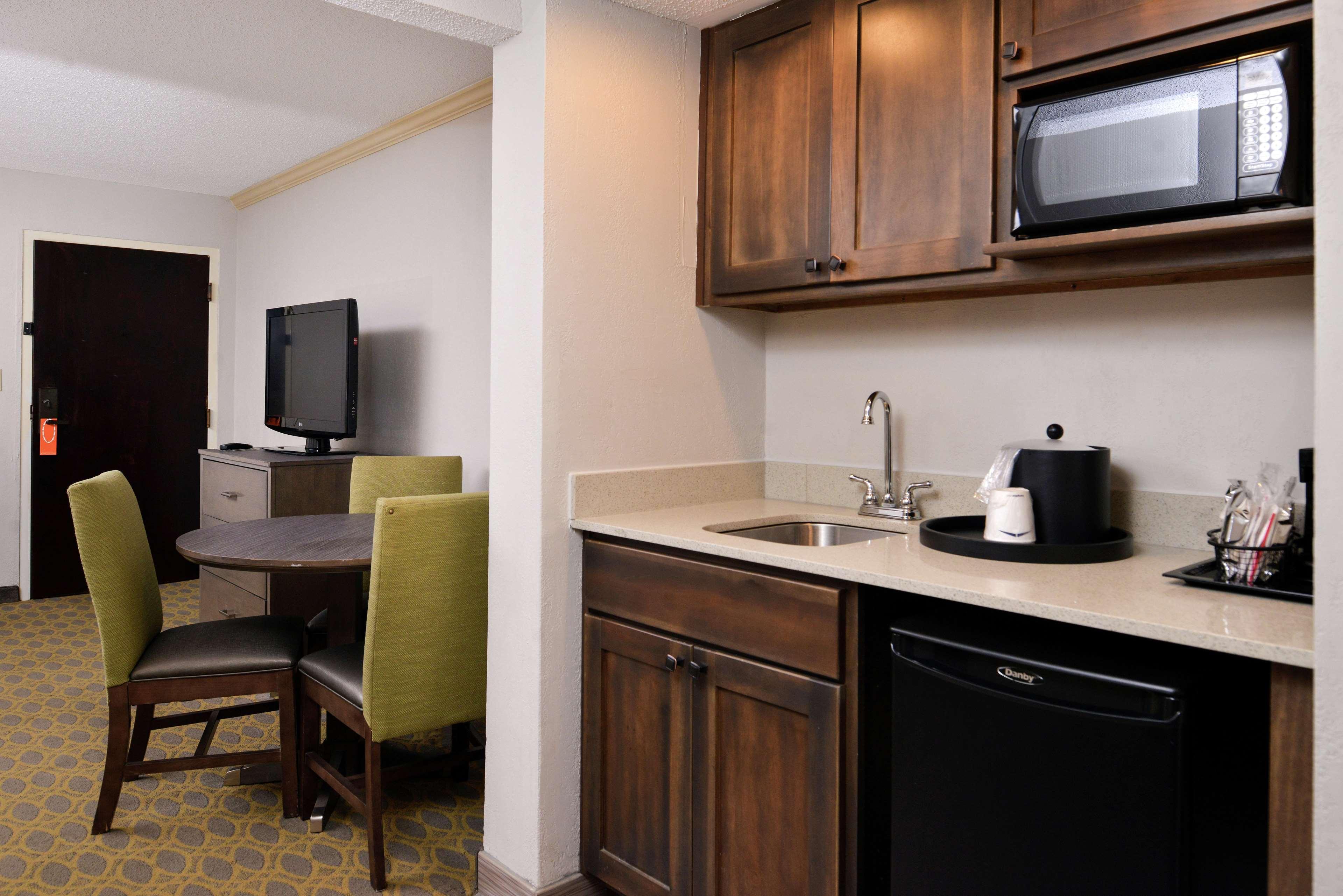 Hotel Hampton Northwood 3*