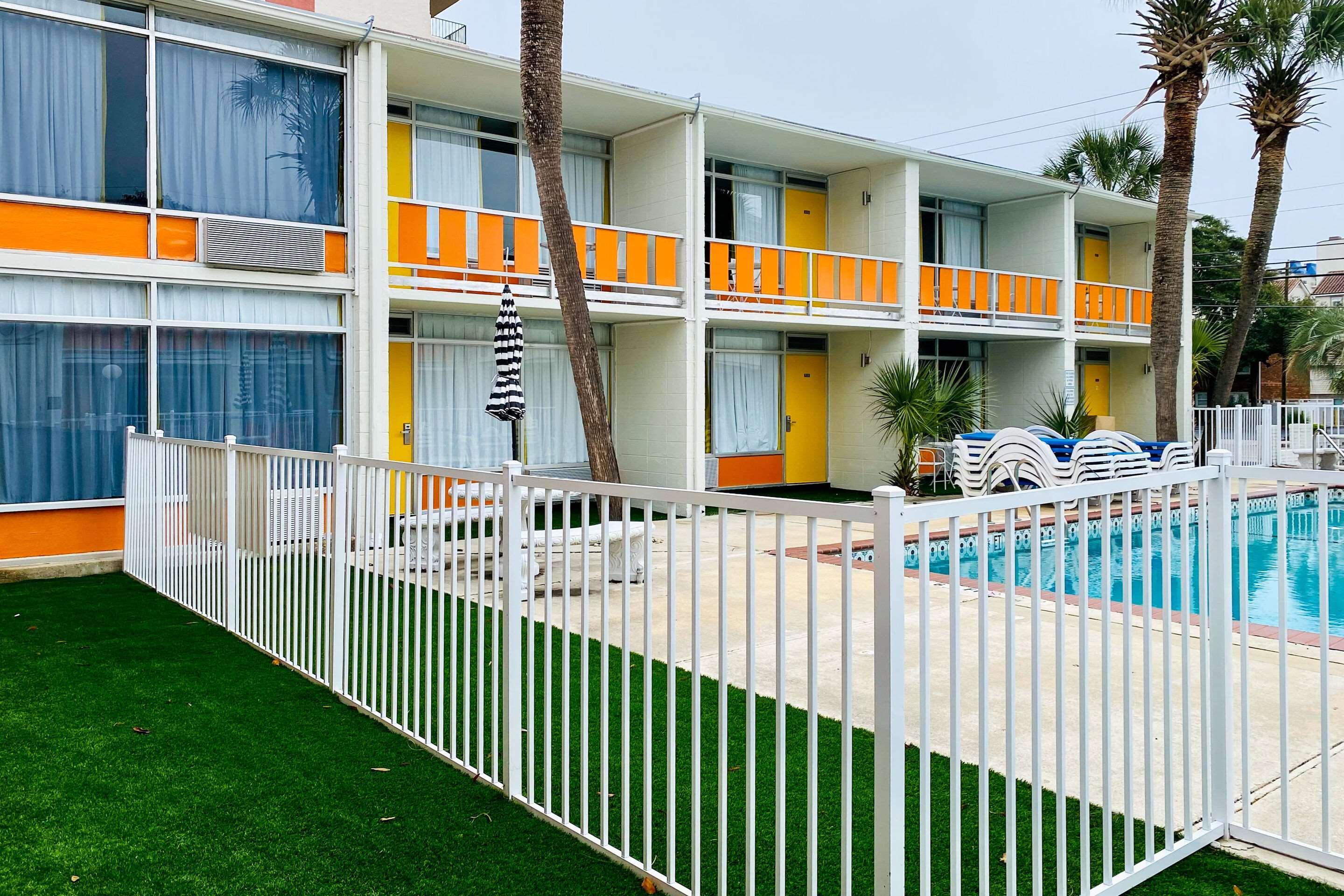 Shores Hotel