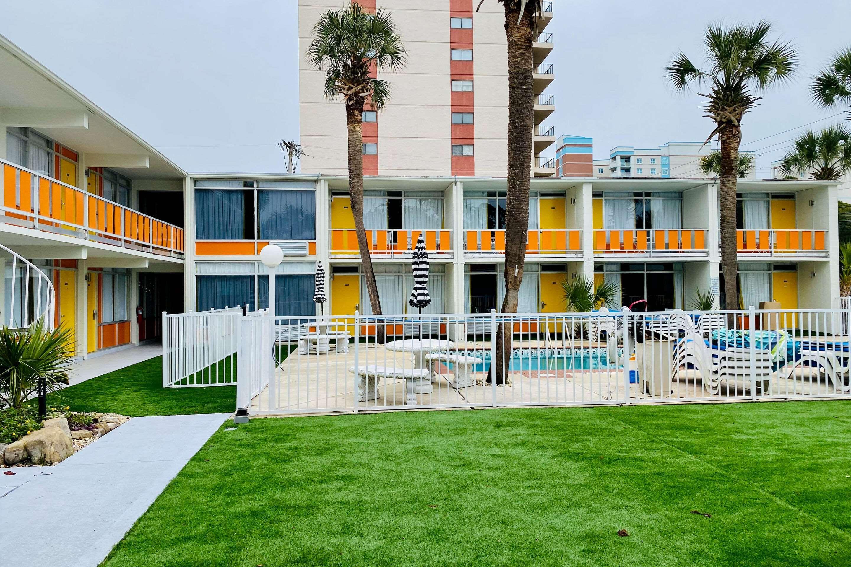 Shores Hotel 2*