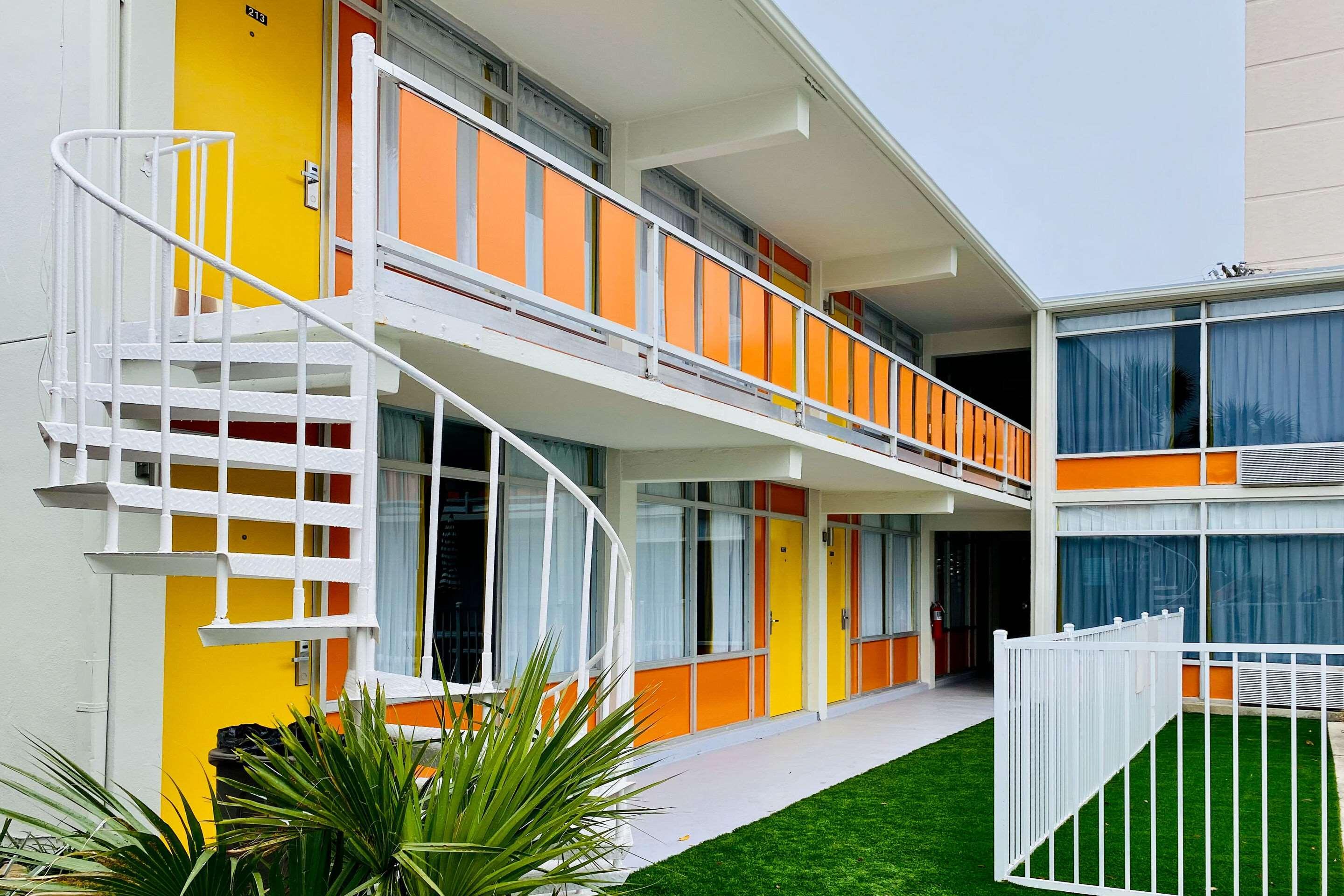 Shores Hotel 2*