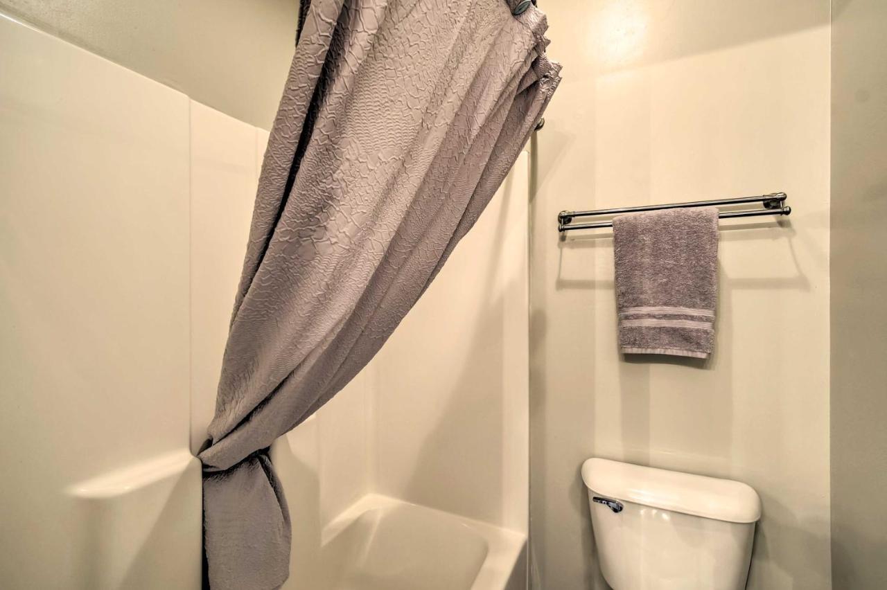 Apartment Lovely With Community Pool!
