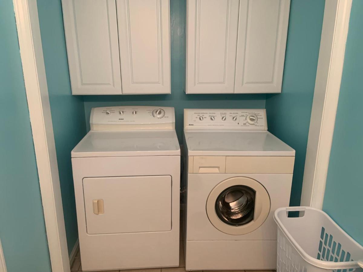 Cheerful Two Bedroom House 1.5 Miles From Beach. Holiday home