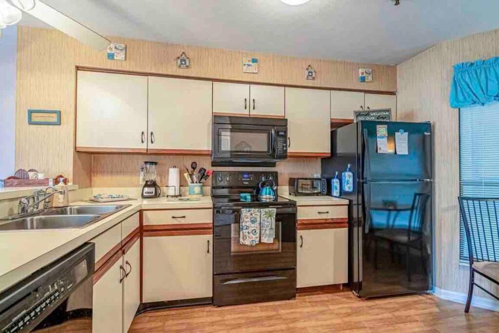 Apartment Lovely 2-bedroom With Pool *