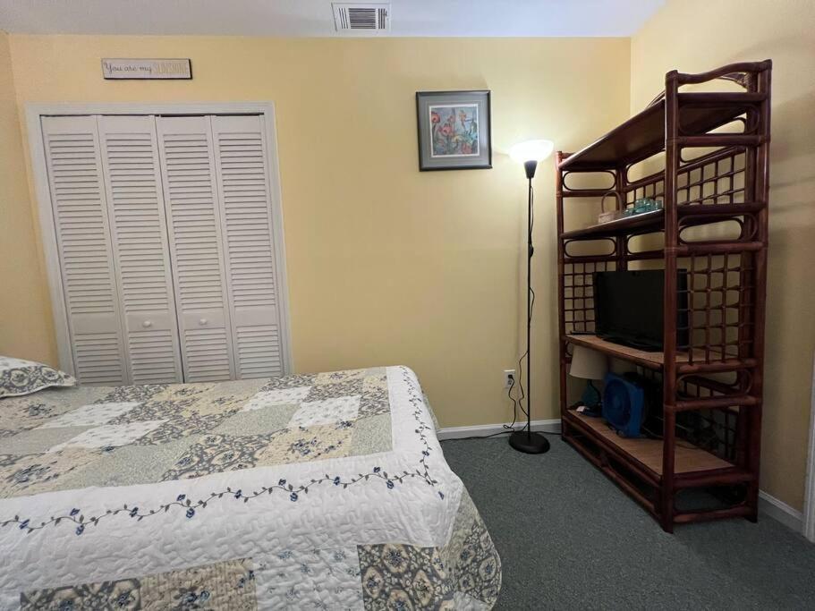 Lovely 2-bedroom With Pool Apartment *