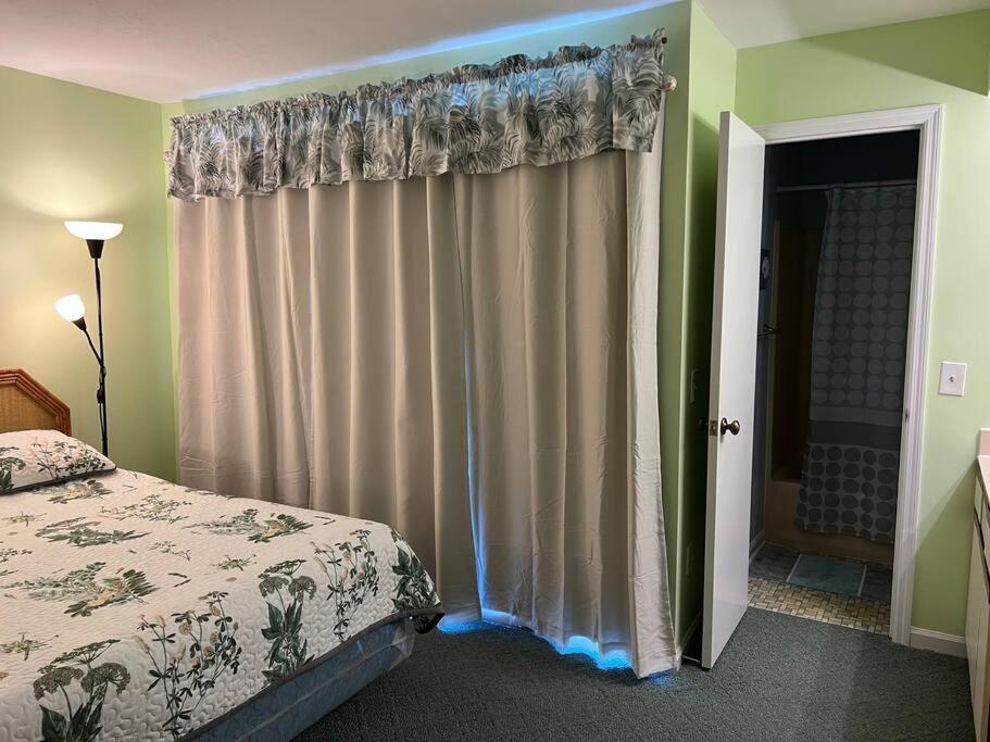 Lovely 2-bedroom With Pool Apartment *