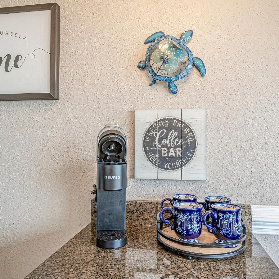 Soothing Oceanview Getaway -- Free Wi-fi & Free Parking, New Listing Aparthotel