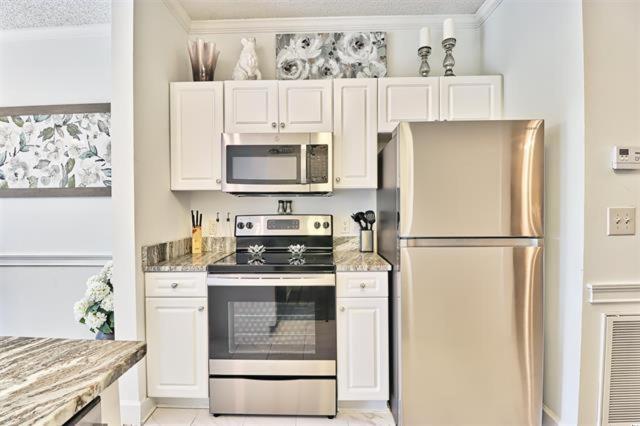 Arrowhead At Riverwalk-golf, Close To Beaches. Location! *