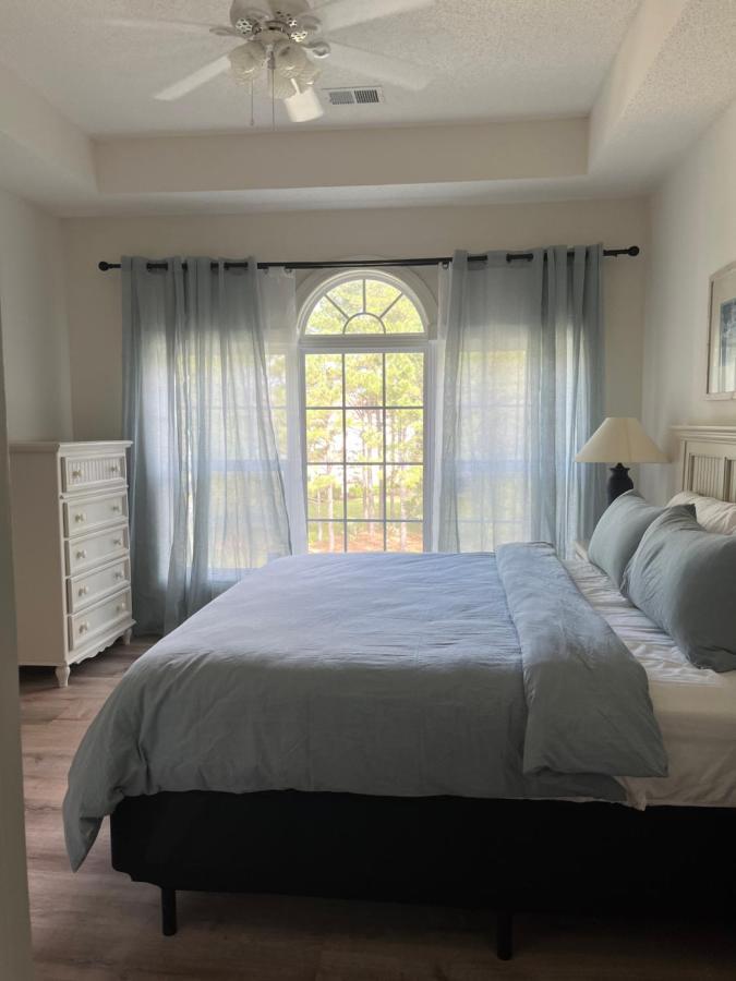 Barefoot 2-bedroom With A Pool Apartment *