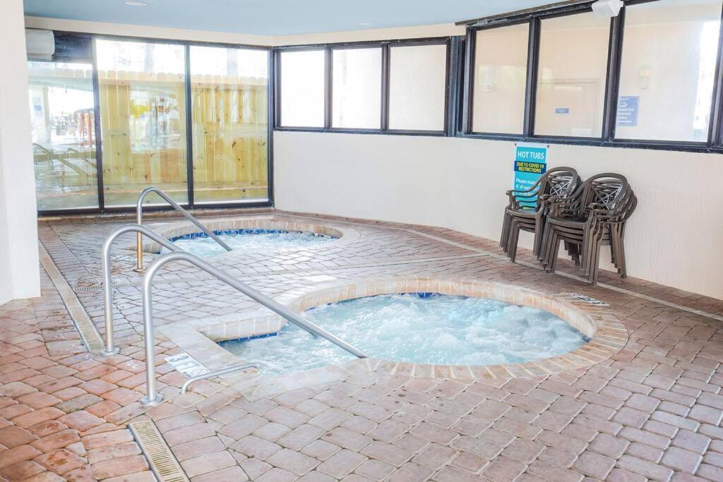 Oceanfront 3br/2ba, Ocean Reef, Waterpark Holiday home