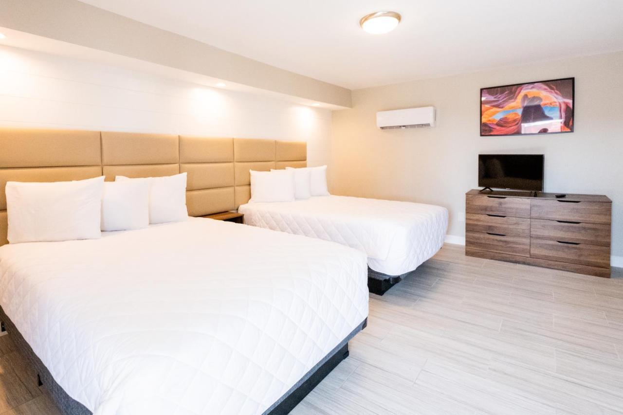 300 Tenth Hotel