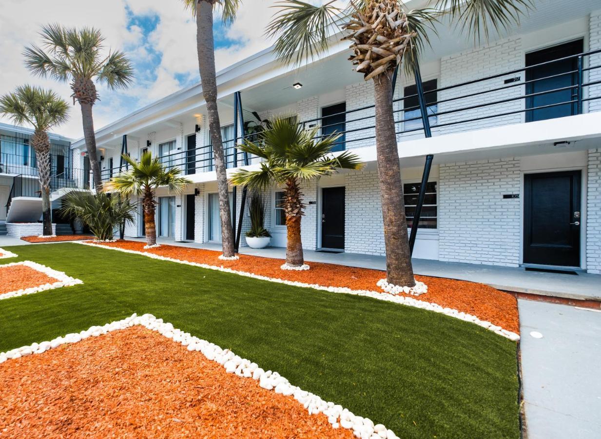 300 Tenth Hotel 4*