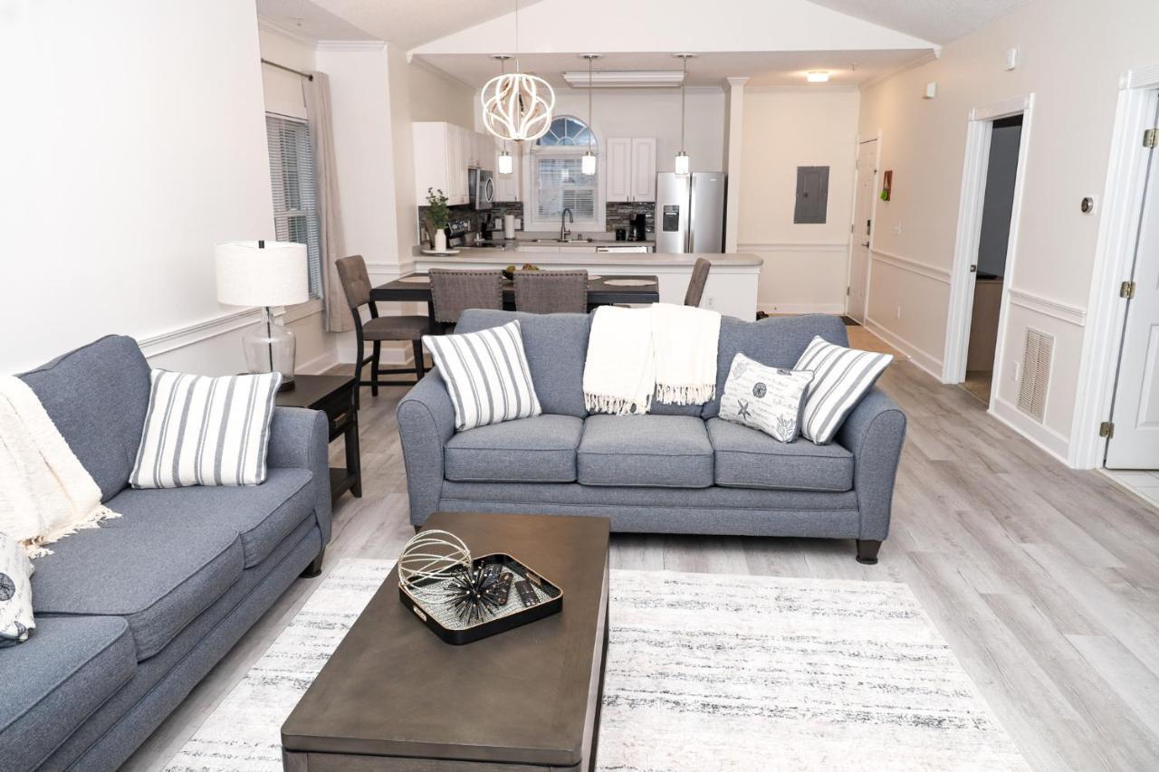Stunning On Golf Course Near Broadway At The Beach Apartment