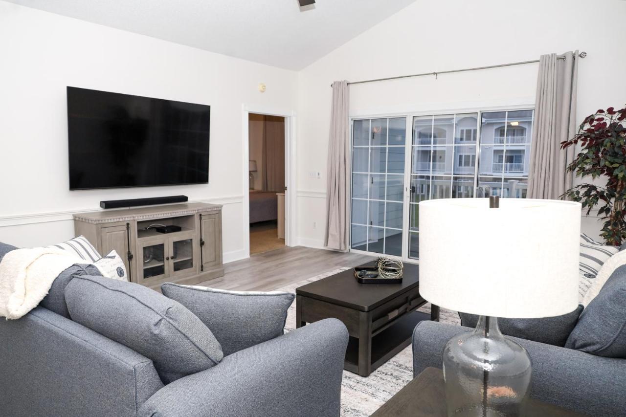 Apartment Stunning On Golf Course Near Broadway At The Beach