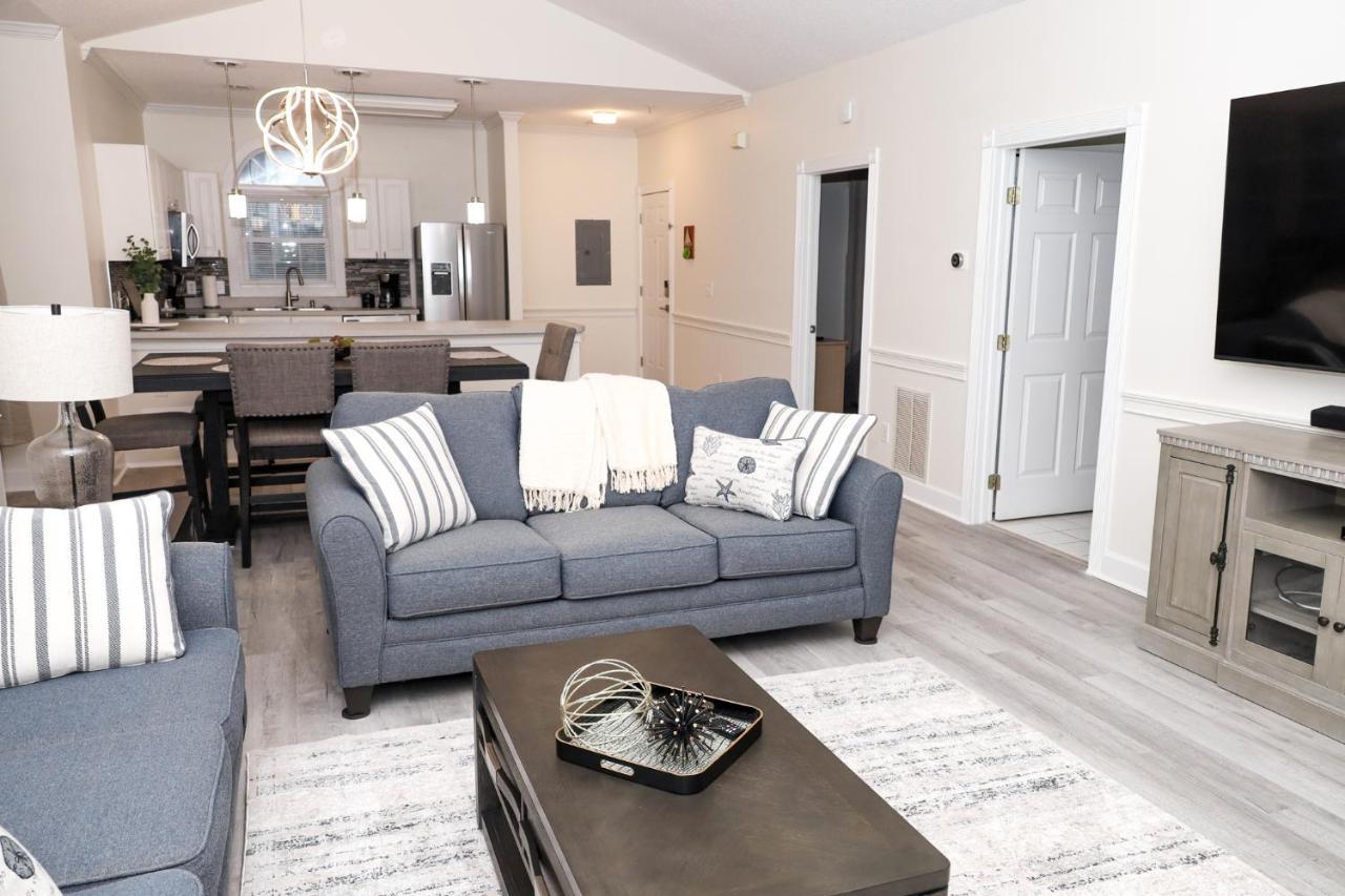 Stunning On Golf Course Near Broadway At The Beach Apartment *