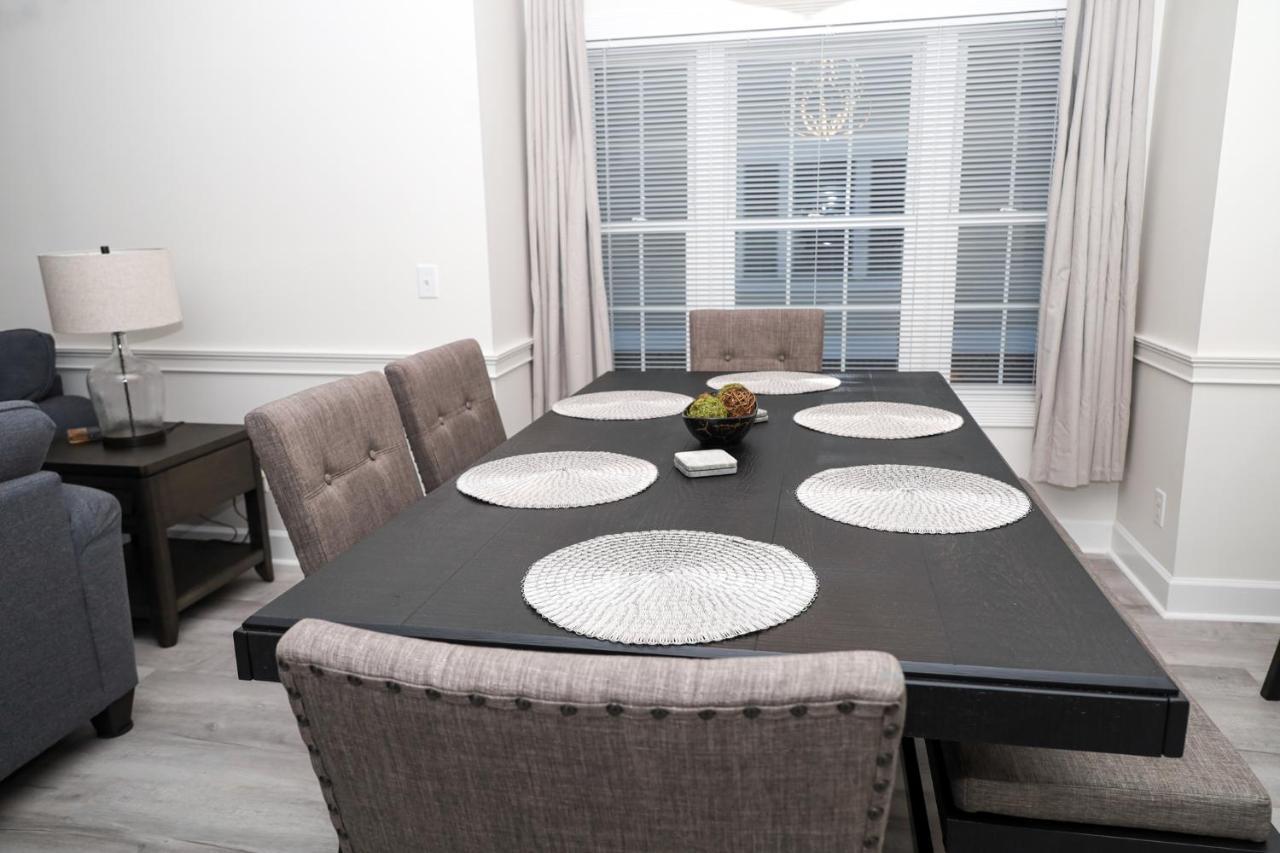 Apartment Stunning On Golf Course Near Broadway At The Beach *
