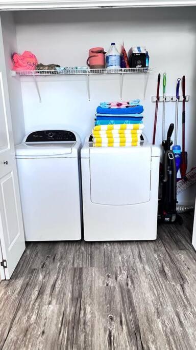 Holiday home Walk To The Beach-sleeps 10 And Golfcart