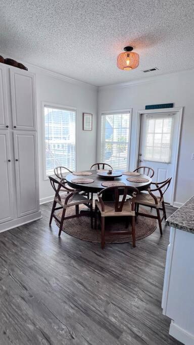 Holiday home Walk To The Beach-sleeps 10 And Golfcart