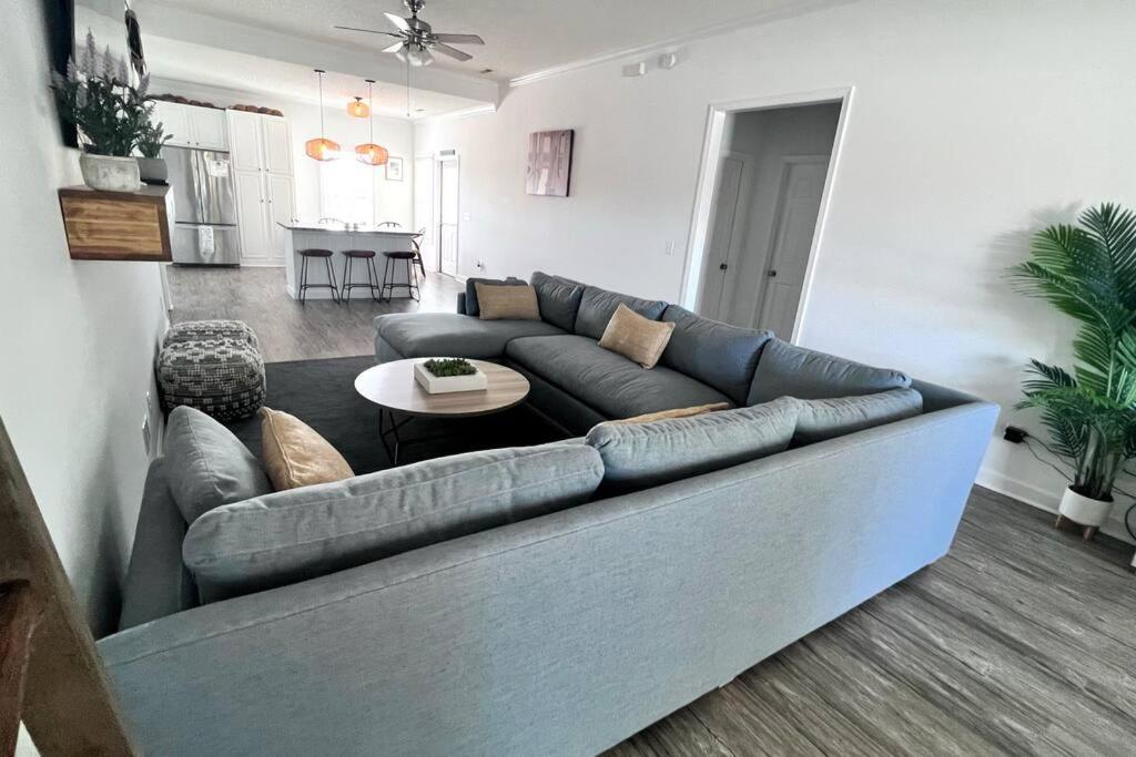 Walk To The Beach-sleeps 10 And Golfcart