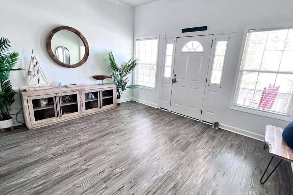 Walk To The Beach-sleeps 10 And Golfcart * Myrtle Beach