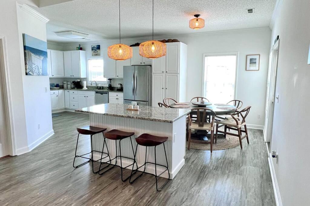 Holiday home Walk To The Beach-sleeps 10 And Golfcart Myrtle Beach
