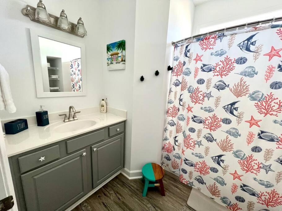 Walk To The Beach-sleeps 10 And Golfcart Holiday home