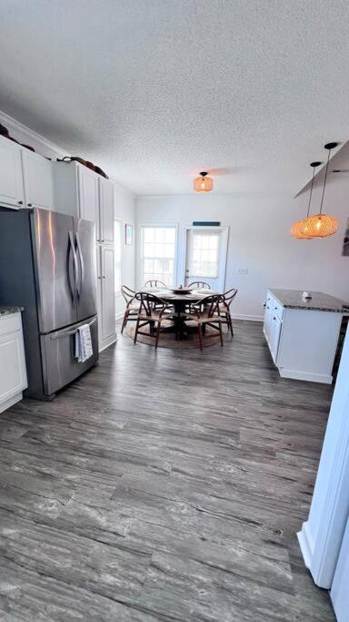 Holiday home Walk To The Beach-sleeps 10 And Golfcart Myrtle Beach
