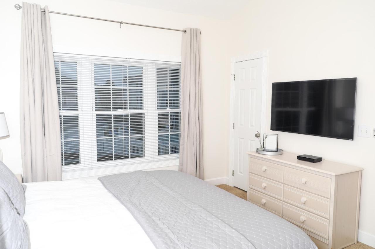 Apartment Stunning On Golf Course Near Broadway At The Beach