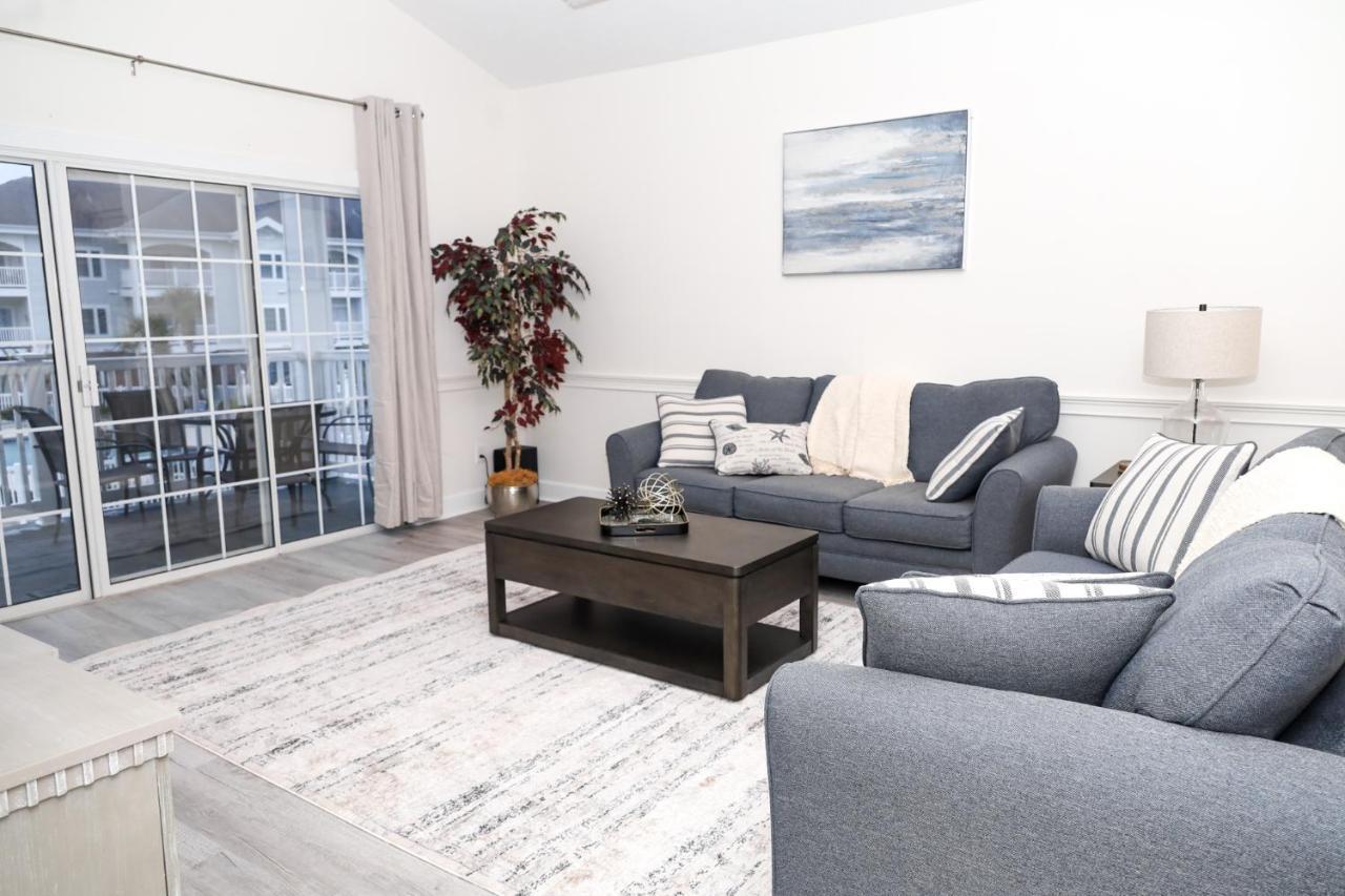 Apartment Stunning On Golf Course Near Broadway At The Beach *