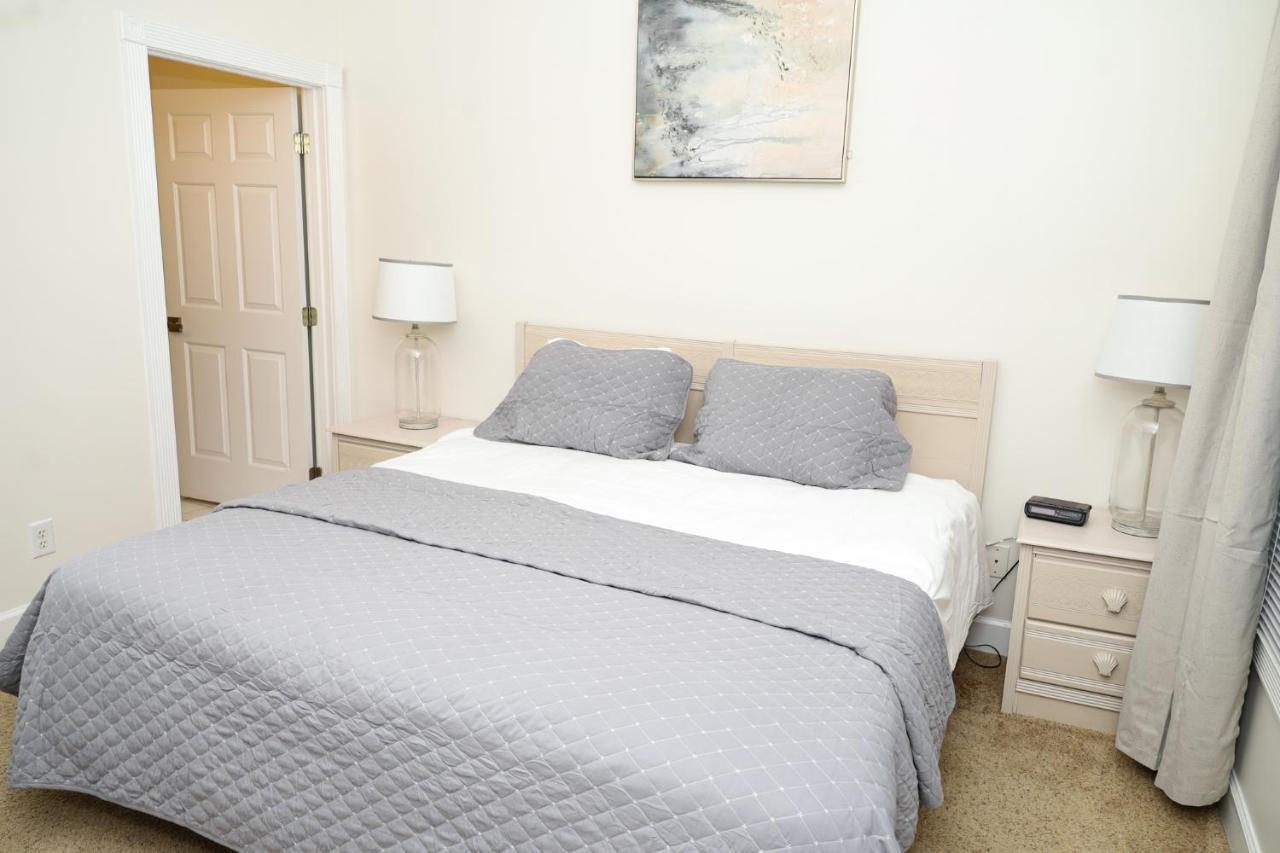 Stunning On Golf Course Near Broadway At The Beach Apartment