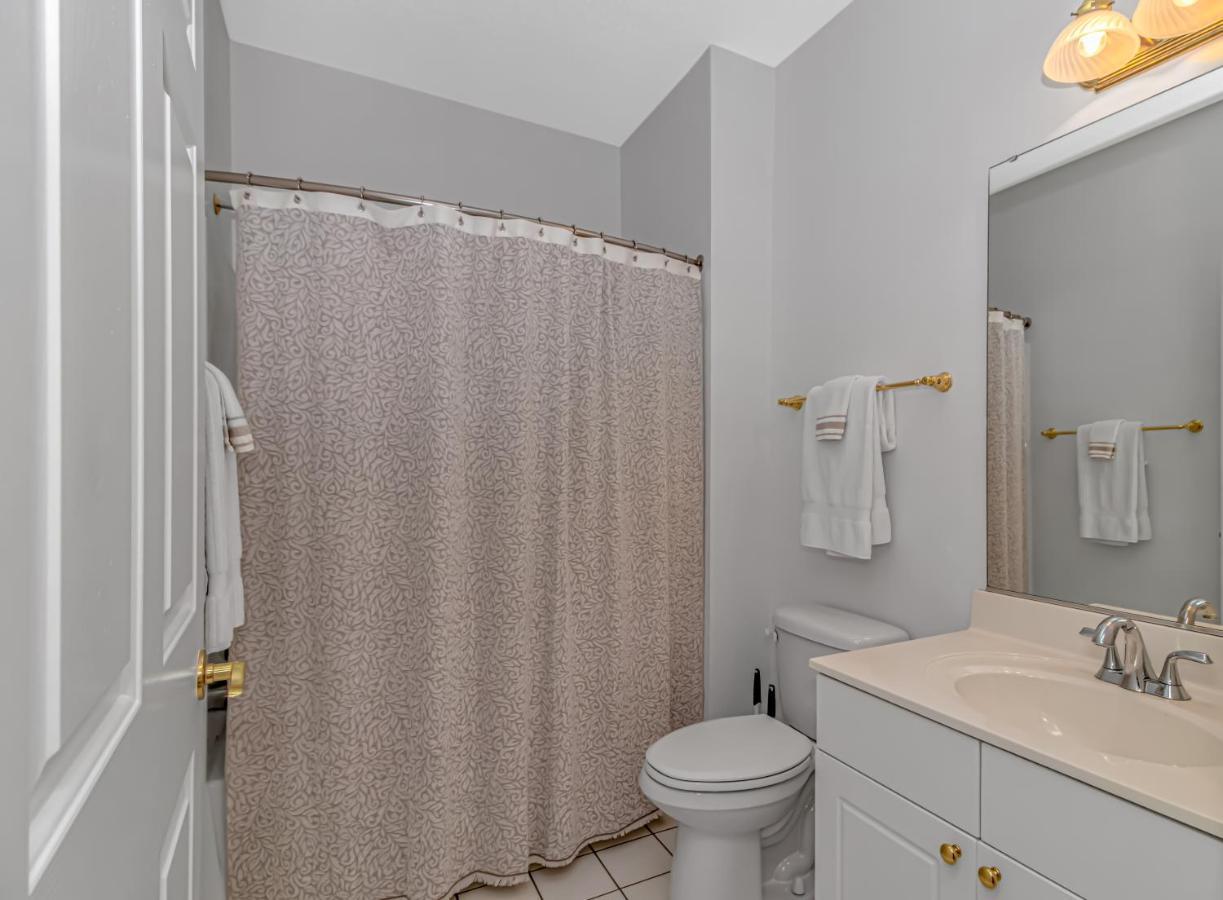 Cypress Bend At Barefoot: Two-bedroom With Barefoot Landing Views